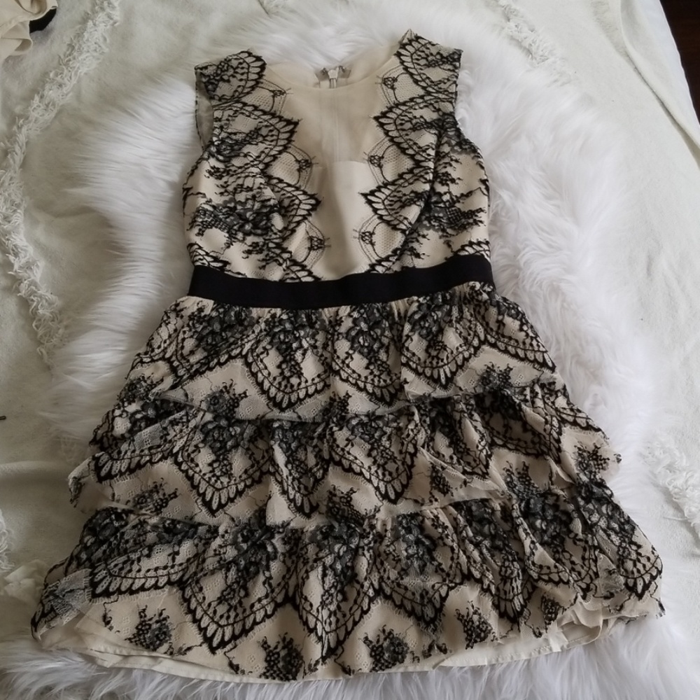 BCBG Max Azria Collier Scalloped Lace Dress